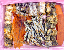 Load image into Gallery viewer, Fish & Licks Box